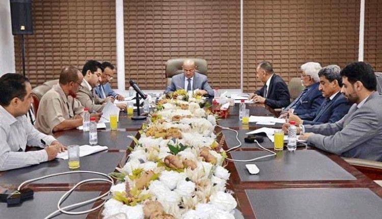 استبشار مصحوب بالقلق والترقب بعد تعافي الريال اليمني