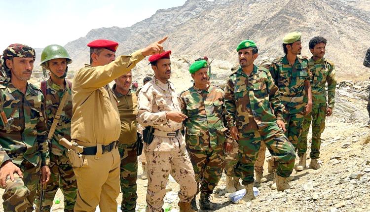 قائد الوية المشاة البرية بشبوة والمقدم النقيب يتفقدان جبهة بيحان الحدودية