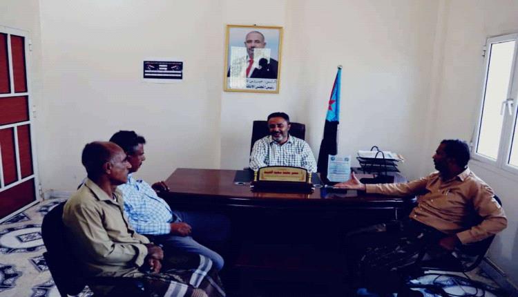 رئيس تنفيذية انتقالي أبين يبحث مع مدير عام سرار الأوضاع الخدمية والتنموية بالمديرية
