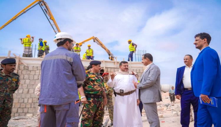 بتمويل الإمارات.. محافظ شبوة يتفقد أعمال مشروع مبنى الطوارئ بمستشفى بن زايد