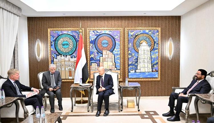 العليمي يستقبل غروندبرغ ويؤكد ان السلام الحقيقي يبدأ بتفكيك الفكر السلالي للحوثيين