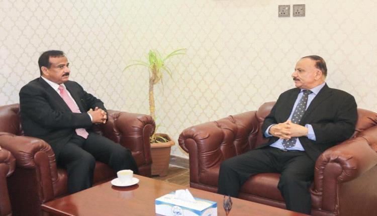 وزير النقل يبارك لأبناء شبوة.. ويعلن موعد أول رحلة دولية عبر مطار عتق الدولي