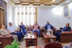 وزير النقل يبحث مع نائب مدير مكتب برنامج الغذاء العالمي بعدن أوجه التنسيق المشترك بين الوزارة والبرنامج