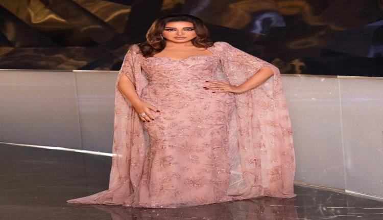 لحظة مؤثرة في الحفل: أنغام تُشيد بلقب "صوت مصر" وتوجّه دعاء خاصاً لتامر حسني