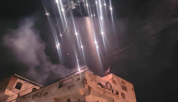 الألعاب النارية تضيء سماء لودر احتفالًا بانتصارات القوات المسلحة الجنوبية في وادي وصحراء حضرموت