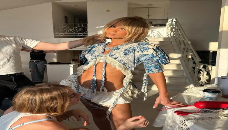 عارضة الأزياء العالمية بيلا حديد تجمع بين الأناقة والجرأة في أحدث ظهور لها مع رموز فلسطينية