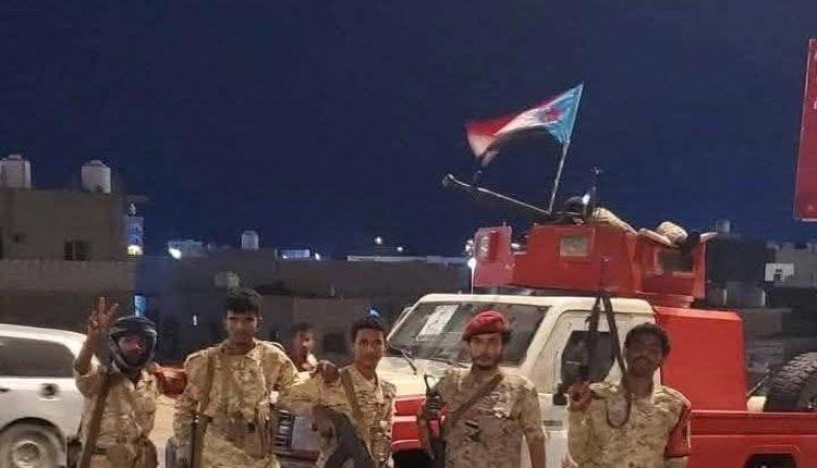 القوات الجنوبية تتسلم جميع المواقع العسكرية بمحافظة المهرة وتؤمن ميناء "نشطون"