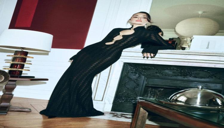 إطلالة جريئة: هاندا أرتشيل تخطف الأضواء بفستان أسود فاخر