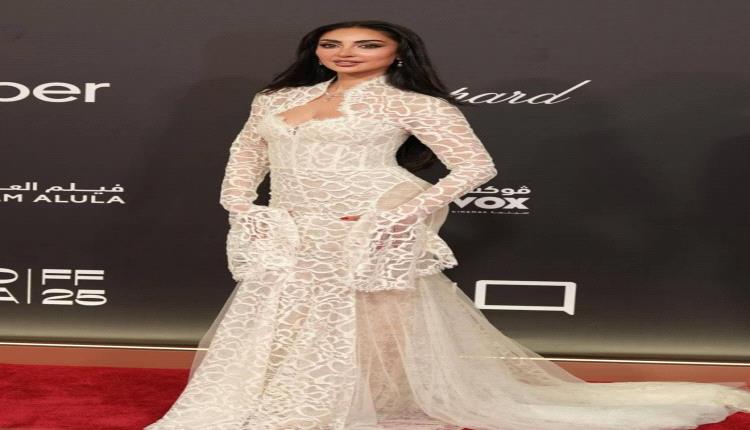 صيحة 2026 تتجسّد في نور الغندور بإطلالة أنثوية ملكية بالأبيض