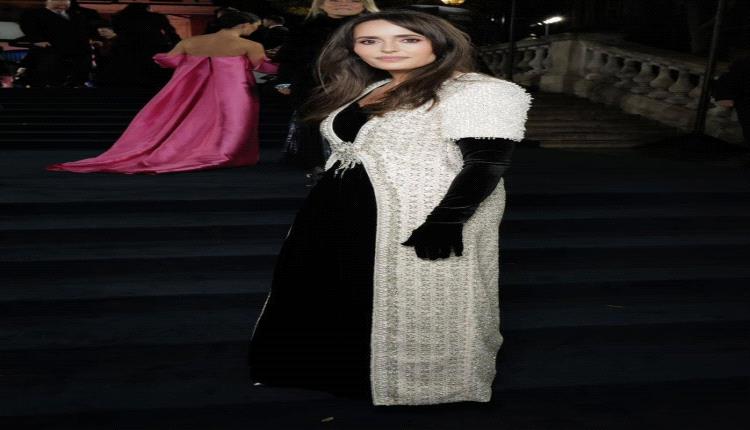 اللبنانية تانيا فارس تخطف الأضواء في حفل توزيع جوائز الموضة 2025