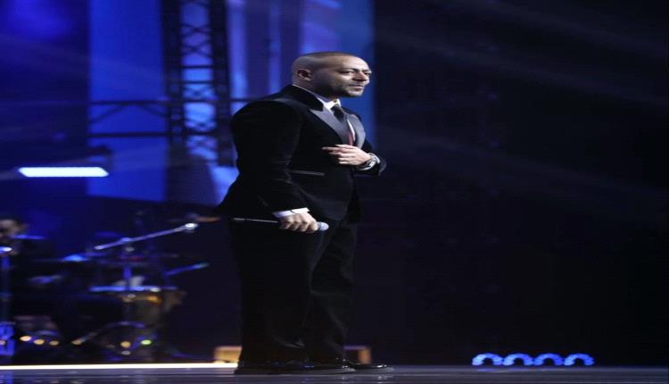 تامر عاشور بين الإعجاب والإحراج: لحظة طلب الزواج في حفل الفسطاط (بالفيديو)