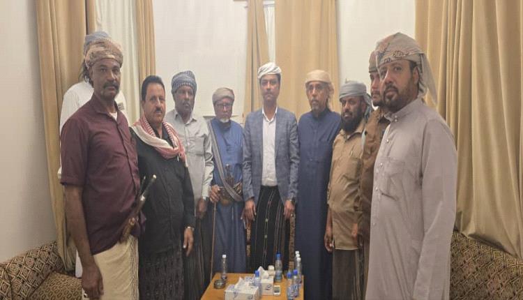 باعوم يلتقي مشائخ آل كِندة لمناقشة التطورات في وادي حضرموت وتطبيع الحياة
