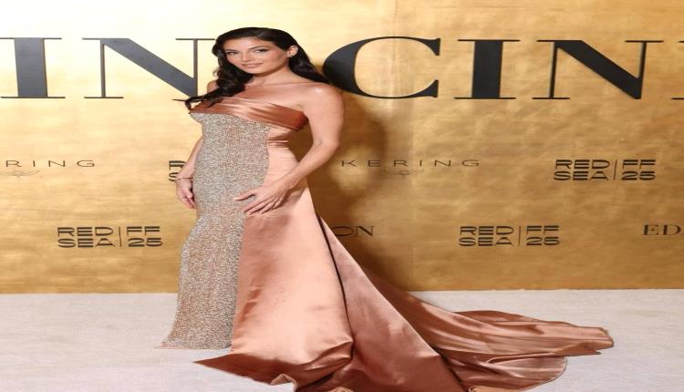 اللمعان والجاذبية معاً: إطلالة رزان جمال التي أبهرت الجمهور