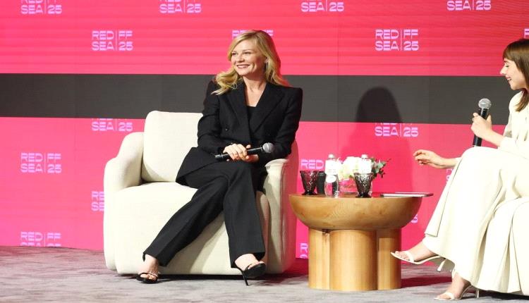 النجمات يبرزن أناقتهن بالبدلات الكلاسيكية في مهرجان البحر الأحمر