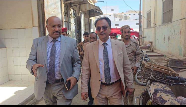 باعوم يتفقد السوق العام بسيئون ويشدد على اهمية تعزيز الاستقرار المعيشي في وادي حضرموت