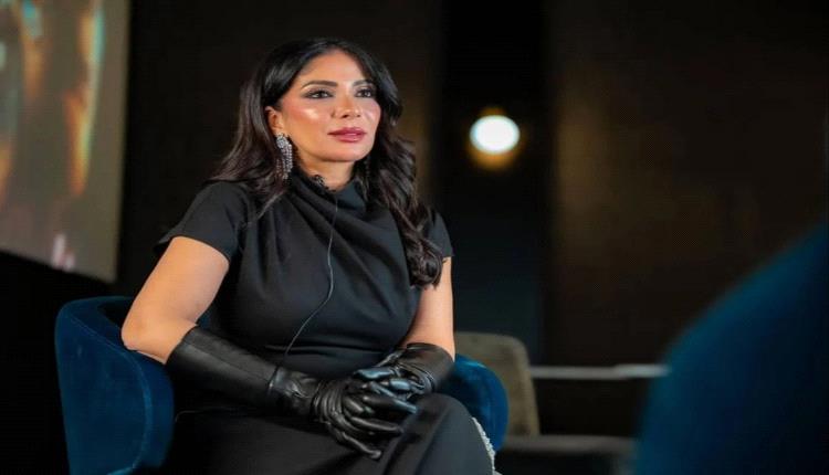 لقاء عفوي يجمع ويجز وأحمد سعد بمنى زكي… ورأيهم في فيلم "الست" يخطف الأنظار!