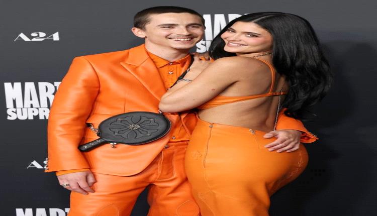 كايلي جينر تجمع بين الجرأة والبساطة في فستان جلد ساحر!