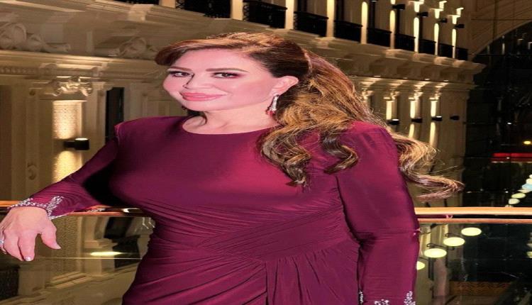 لحظات روحانية: إلهام شاهين تنهي زيارتها إلى السعودية أمام الكعبة!