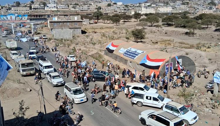 اليوم الخامس للاعتصام بالضالع.. الجماهير تؤكد التمسك بحق الجنوب في الاستقلال