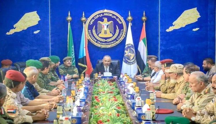 الانتقالي ينفي مناقشة خروج قواته من حضرموت والمهرة