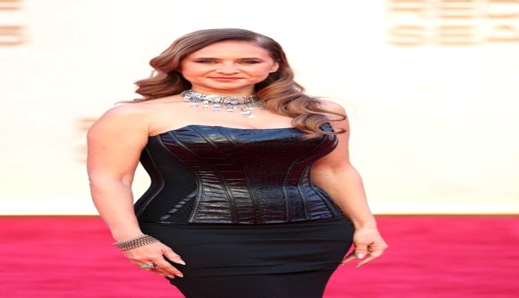 نجمتان في الواجهة… نيللي كريم ولبلبة تحضران عرض الفيلم وسط غياب بطله (صور)