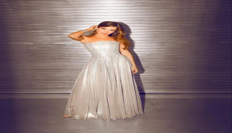 ترند ومتابعة واسعة… فستان فضي يضع نانسي عجرم في المقدمة