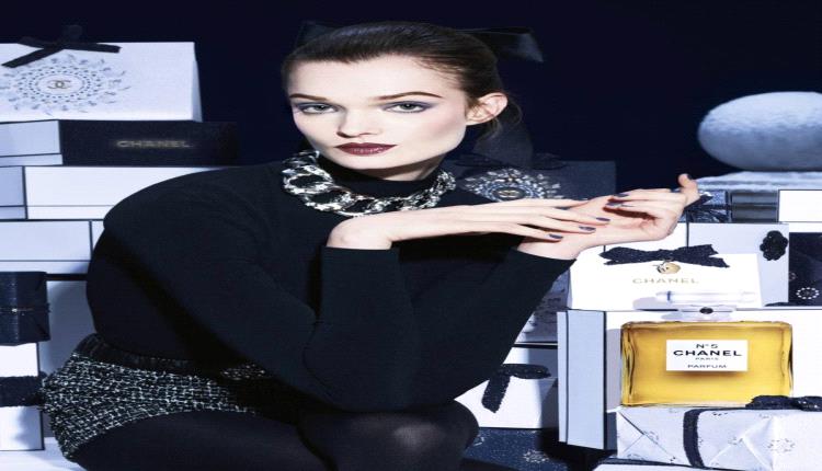 ألوان براقة وأسلوب فاخر… Chanel تكشف عن مجموعة عطلات 2025