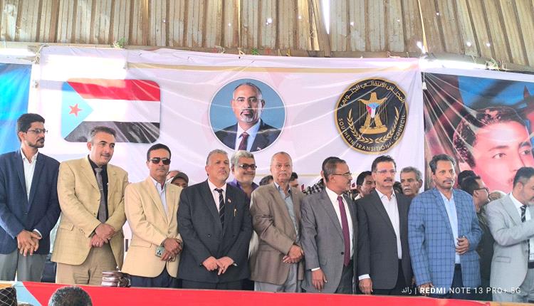 مخيم الاعتصام المفتوح بزنجبار يشهد مشاركة واسعة لقيادات السلطة المحلية بالمحافظة والمديريات