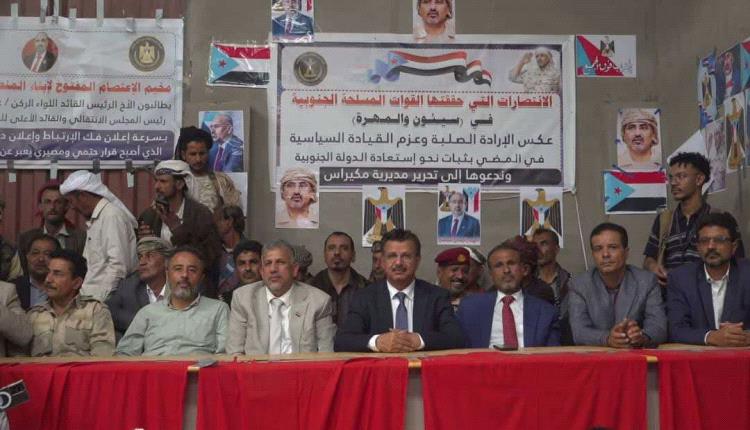 توافد جماهيري ورسمي واسع إلى مخيم الاعتصام المفتوح في لودر