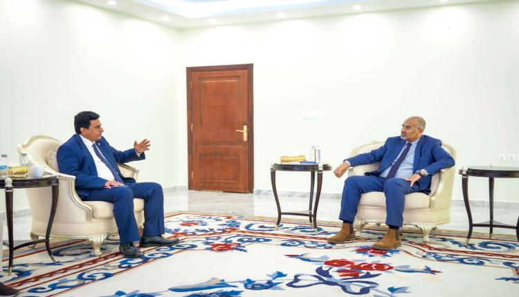 الرئيس الزُبيدي يطّلع على سير عمل الأمانة العامة لمجلس الوزراء