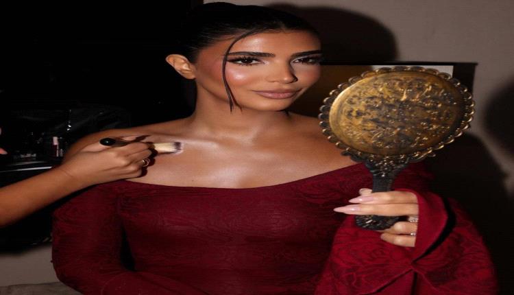 ريم سامي تخطف الأنظار بفستان دانتيل شفاف يجمع بين الأناقة والجرأة