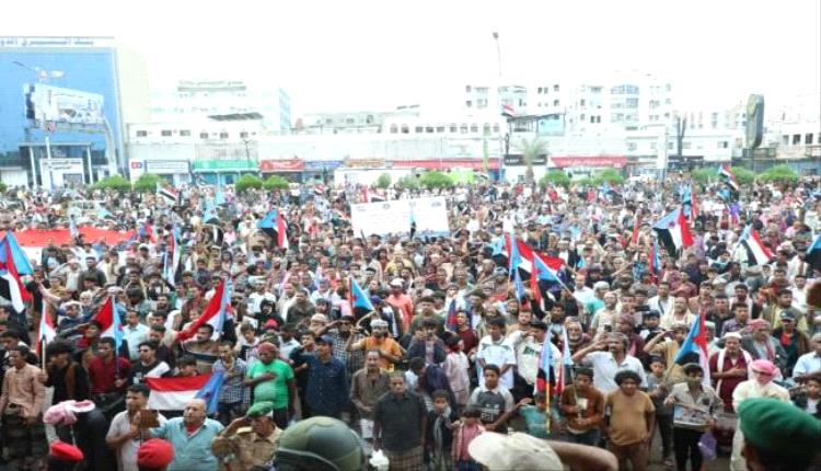 حشود ردفان وعدن تجدد تفويضها للرئيس الزُبيدي لإعلان دولة الجنوب