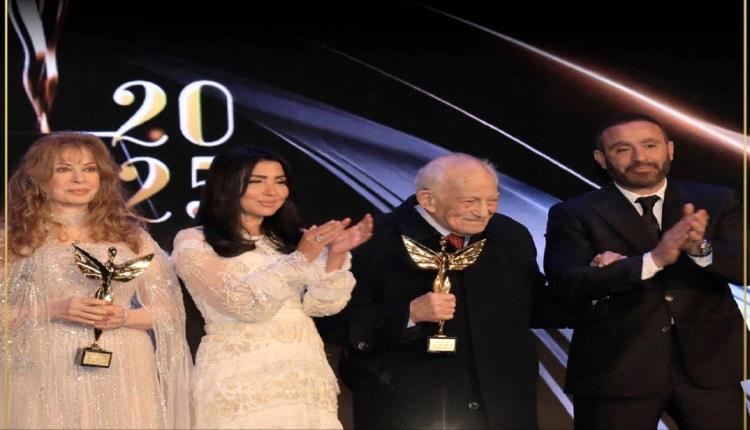 النجوم على السجادة الحمراء… نيللي تتألق في حفل جوائز الأفضل