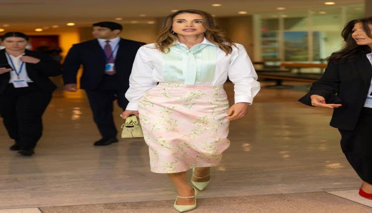 من الرسمية إلى العصرية… القمصان الكلاسيكية في إطلالات الملكة رانيا