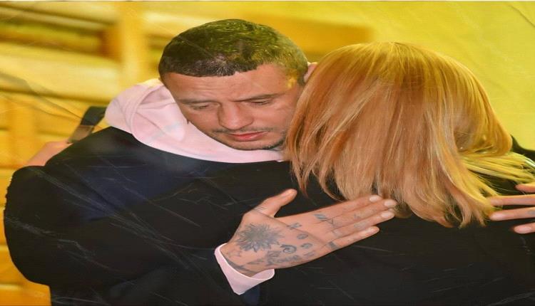 أحمد الفيشاوي يفرض النظام على المصوّرين في عزاء والدته