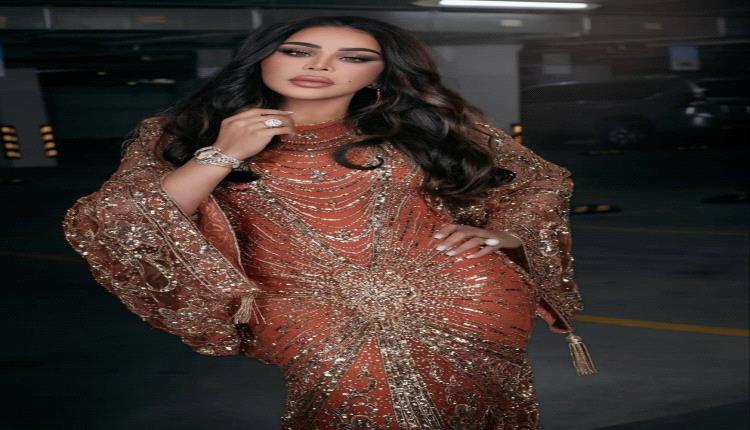 النجمة الإماراتية أحلام تبهر الجميع بفستان برتقالي مذهل يضيف الفخامة على الأناقة