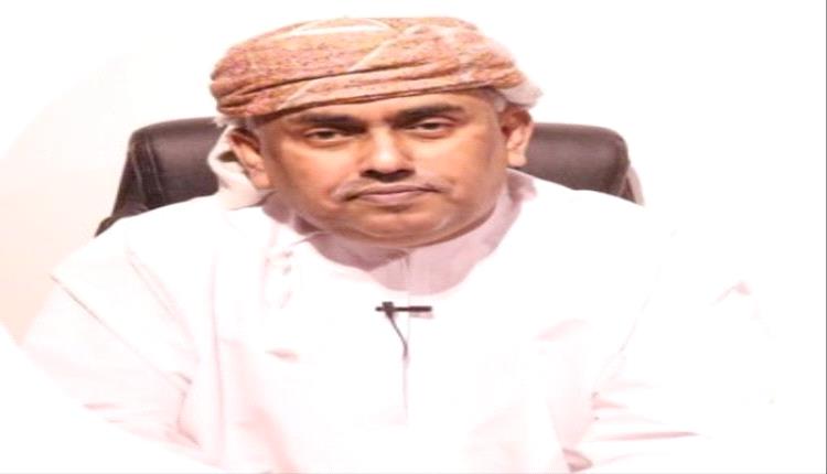 كاتب عماني يتساءل:هل قررت الشرعية الانتحار السياسي بالتحالف مع الحوثي؟