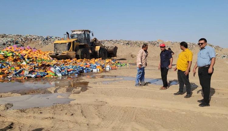 مدير عام المنصورة يوجه بإتلاف ( 70 ) طناً من العصائر منتهية الصلاحية