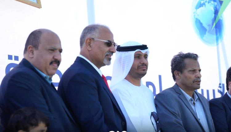 الرئيس الزُبيدي يفتتح محطة الطاقة الشمسية في أبين