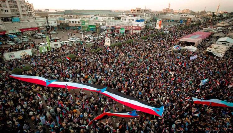 حشود جماهيرية واسعة من الضالع تصل العاصمة عدن دعمًا لمطالب إعلان دولة الجنوب العربي