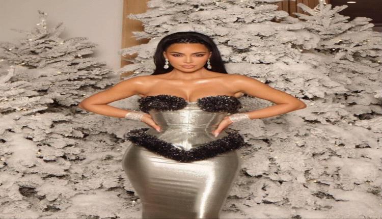 أيقونة الزمن: كيم كارداشيان تتألق بفستان فضّي يعود لـ 39 عاماً