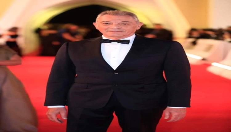 محمود حميدة يطلّ من جديد بعد وعكته الصحية ويغادر المستشفى