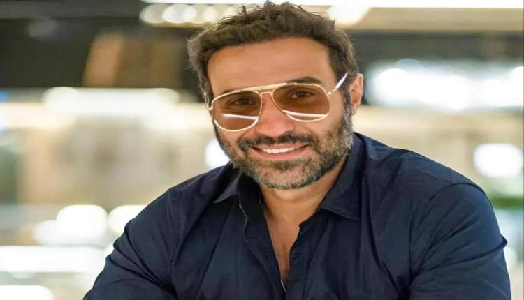 أحمد فهمي يفتح قلبه للجمهور حول بداياته ومحاولات الهجرة (فيديو)