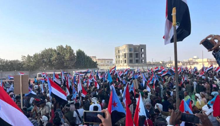 بدء توافد الجماهير للمشاركة في فعالية المهرة دعماً لمطالب إعلان دولة الجنوب 
