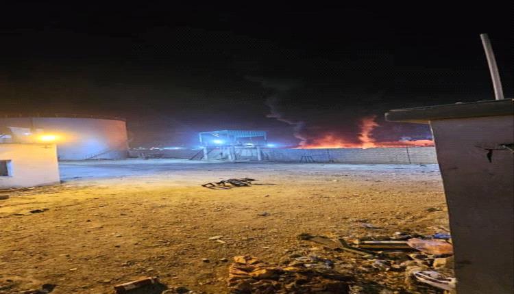 طيران السعودية يستهدف ميناء المكلا ومخاوف من كارثة إنسانية