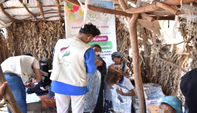 "ذوالنورين" و "شعيله" تنفذان الحملة الثانية الشتوية في منطقة الجول الشعبية لفئات الأيتام والفقراء والمساكين في أبين