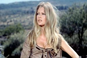 بريجيت باردو إلى الأبد: أيقونة الجمال وتسريحة 