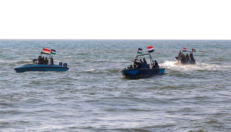 من البحر الأحمر إلى جبهات مأرب.. الحوثيون يبحثون عن موارد بديلة