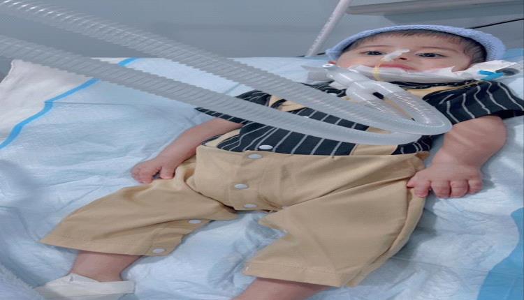 مصاب بمرض نادر.. اسرة طفل بعدن تناشد الإمارات وقطر التدخل لعلاجه