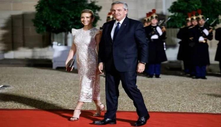 الرئيس الأرجنتيني السابق، ألبرتو فرنانديز  يضرب زوجته السيدة الأولى فابيولا يانيز ويصفعها يومياً